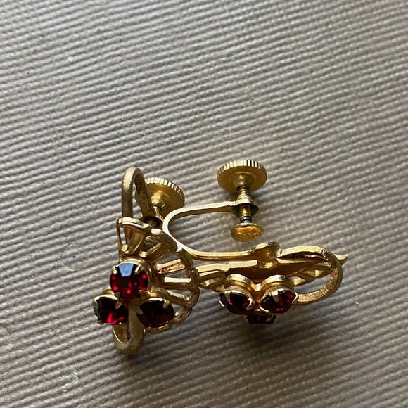 Red Ruby Gold Half Fan Screw Back Clip-On Vintage Earrings - Picture 6 of 6